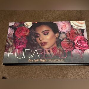 HUDA BEAUTY Remastered Rose & Pink Eyeshadow Palette